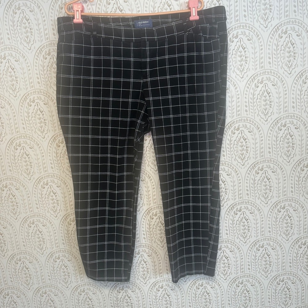 Old Navy Black White Plaid Pixie Cropped Pants 20 Petite